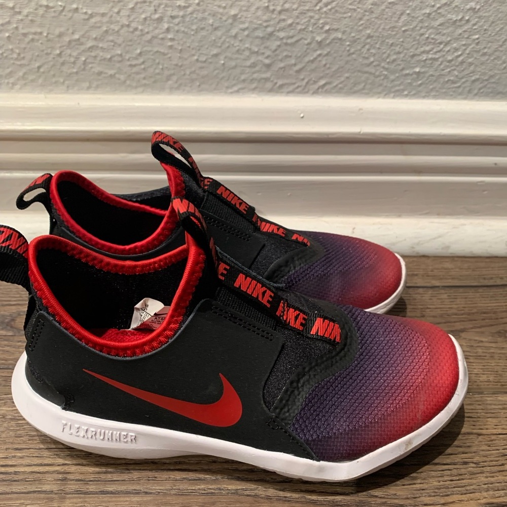 Boy’s Nike size 1 Black and Red